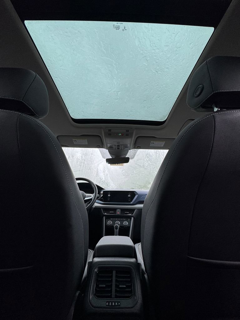 Used 2023 Volkswagen Taos SE w/ Panoramic Sunroof Package AWD/4WD image 31