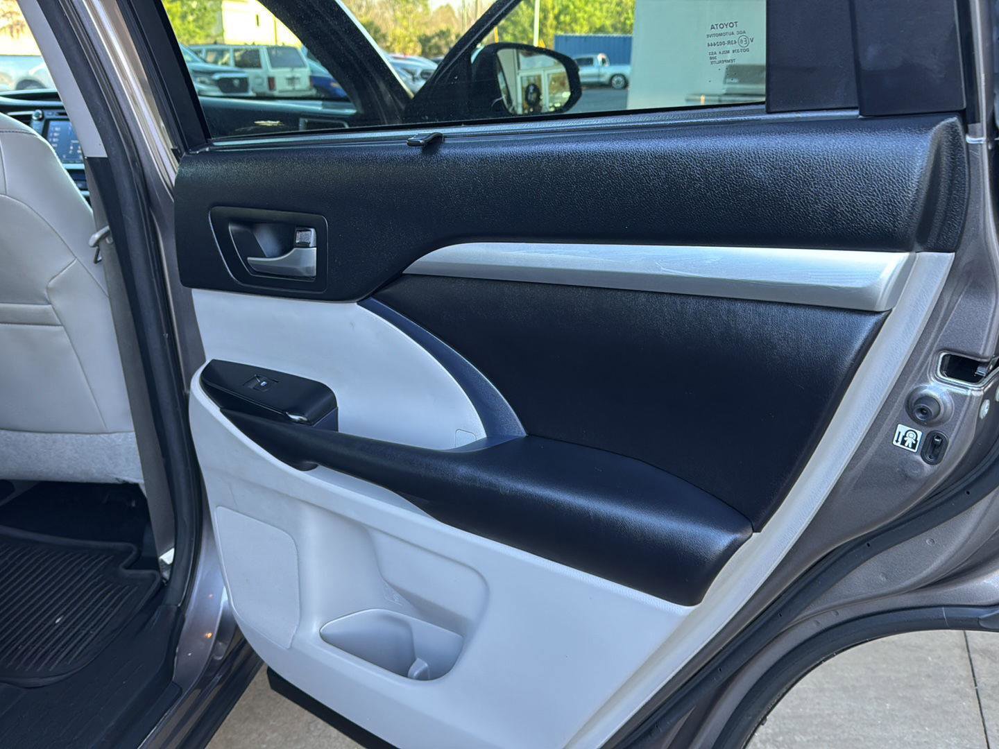 Used 2016 Toyota Highlander XLE image 13