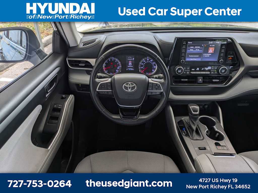 Used 2021 Toyota Highlander LE image 23