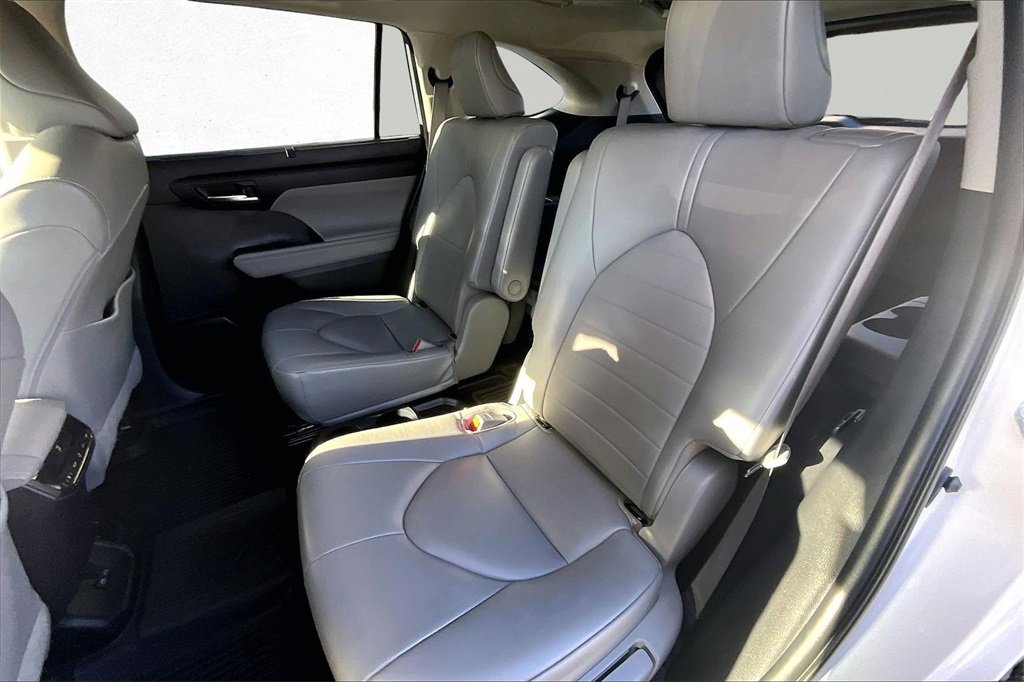 Certified 2022 Toyota Highlander XLE image 22