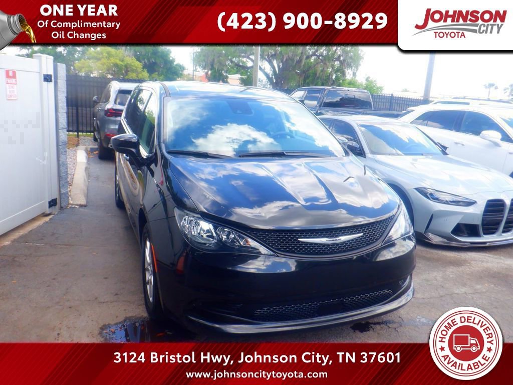 Used 2023 Chrysler Voyager LX image 1