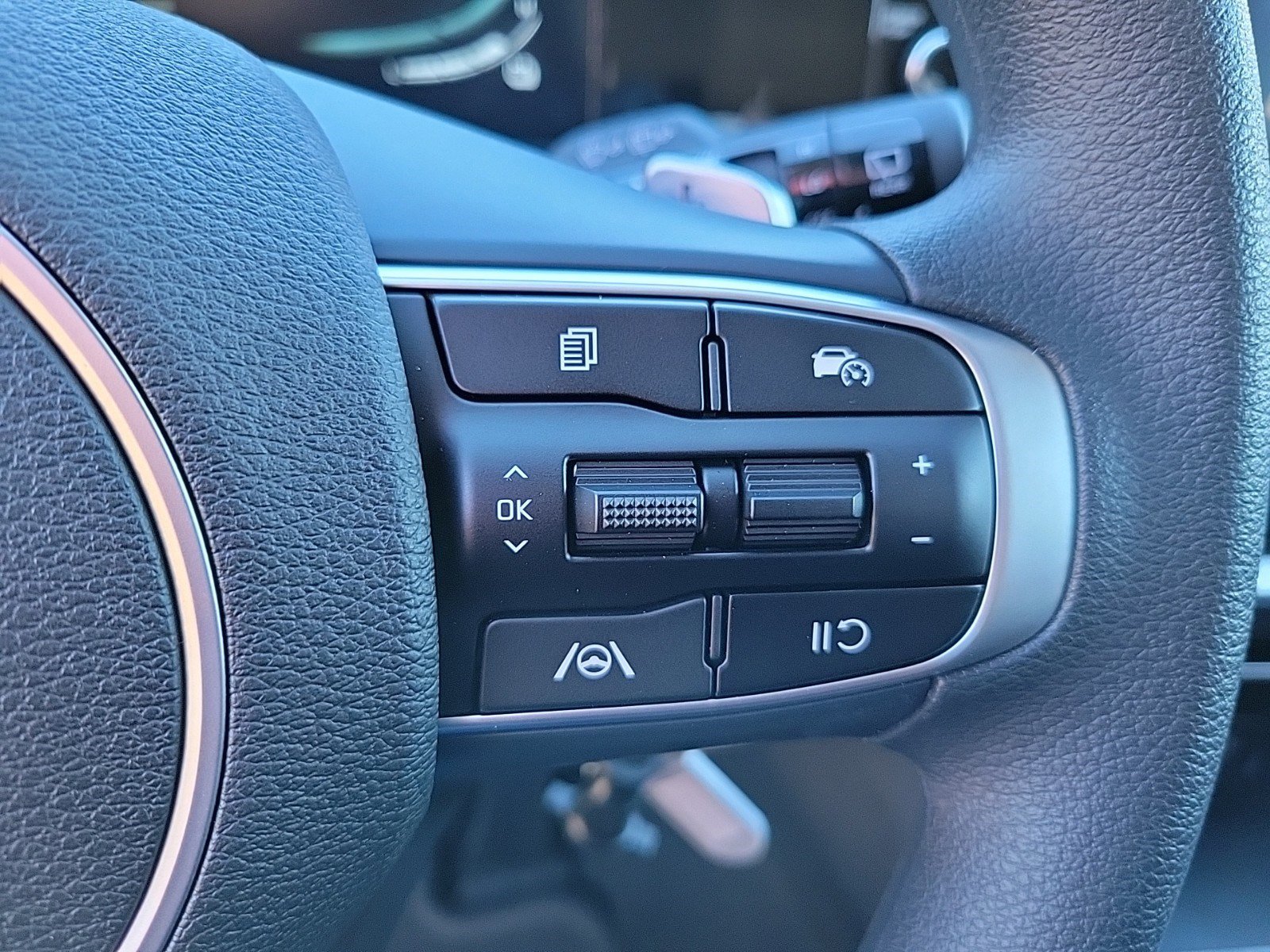 New 2025 Kia Sportage LX FWD image 13