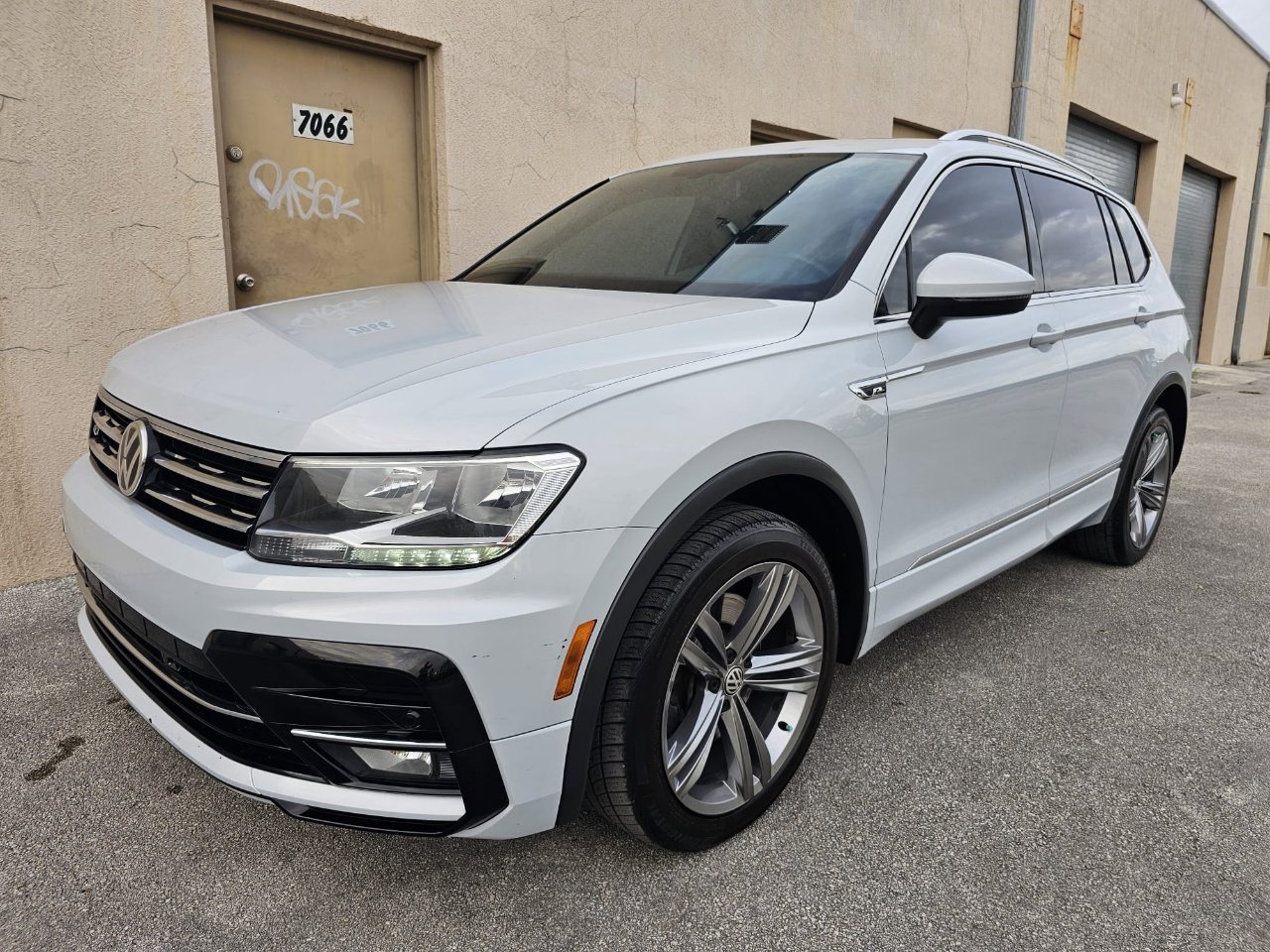 Used 2019 Volkswagen Tiguan SEL R-Line image 7