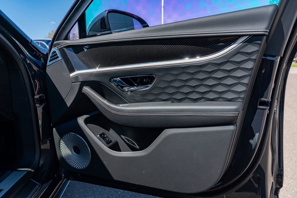 New 2025 Bentley Flying Spur Plug-In Hybrid image 46
