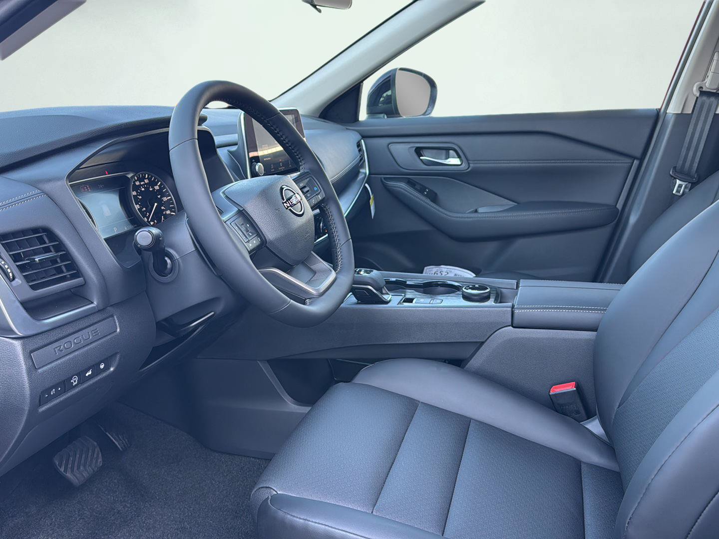 New 2027 Nissan Rogue Dark Armor AWD/4WD image 2