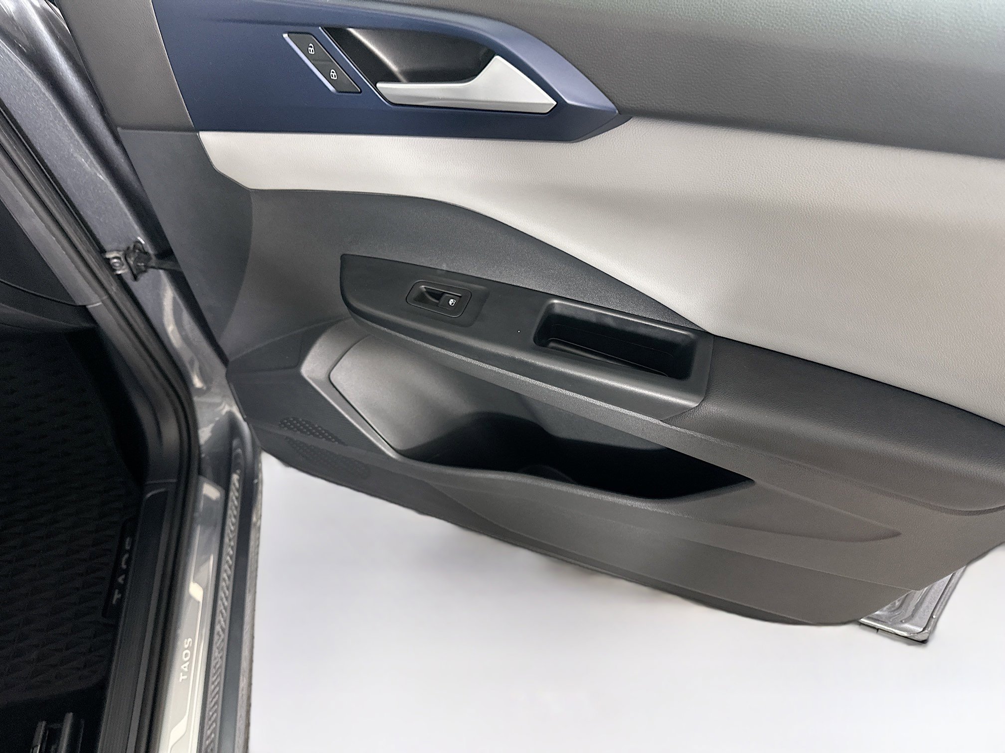 Used 2023 Volkswagen Taos SE image 29