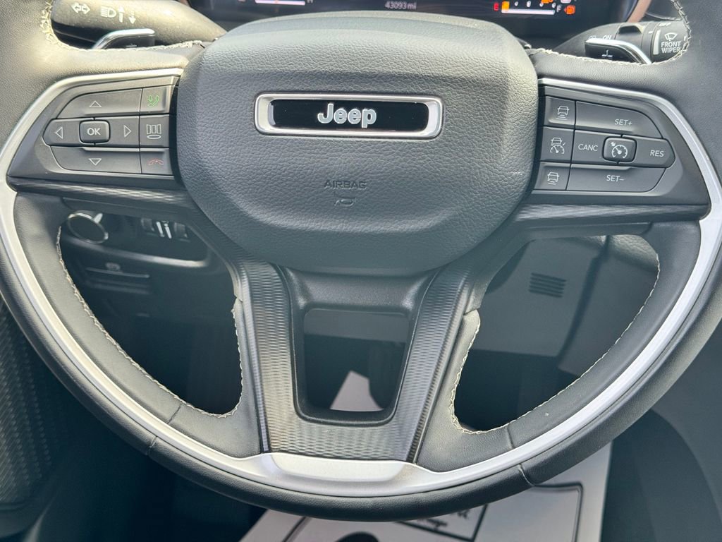 Used 2023 Jeep Grand Cherokee L Laredo AWD/4WD image 23