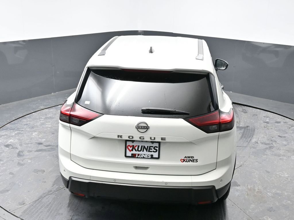 Used 2024 Nissan Rogue S image 45
