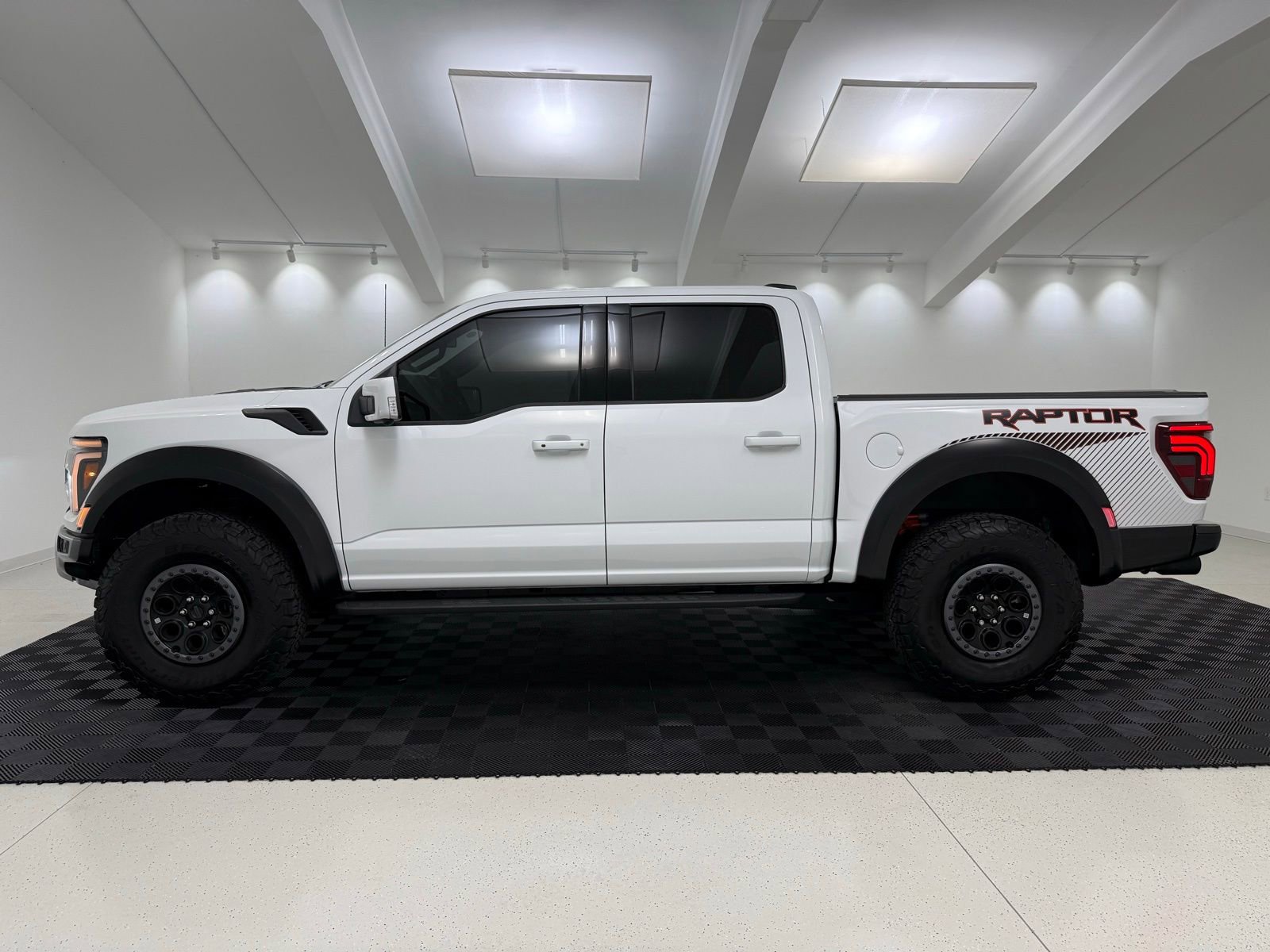 Used 2025 Ford F150 Raptor AWD/4WD image 4