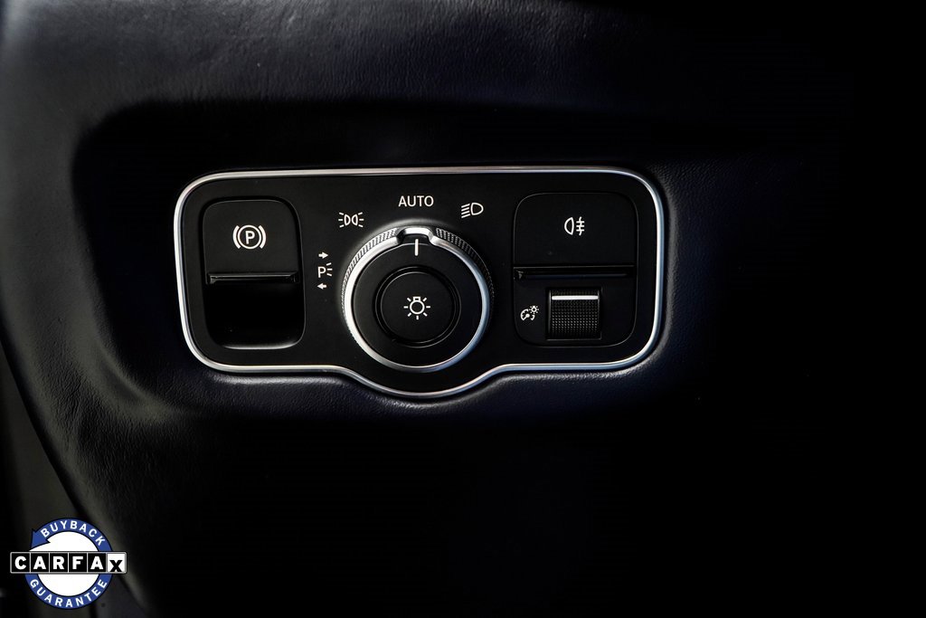 Used 2020 Aston Martin V8 Vantage Coupe image 35