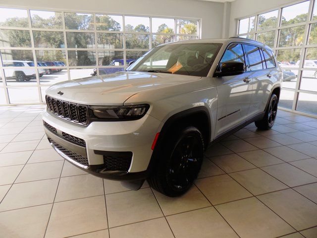 New 2024 Jeep Grand Cherokee L Altitude AWD/4WD image 3