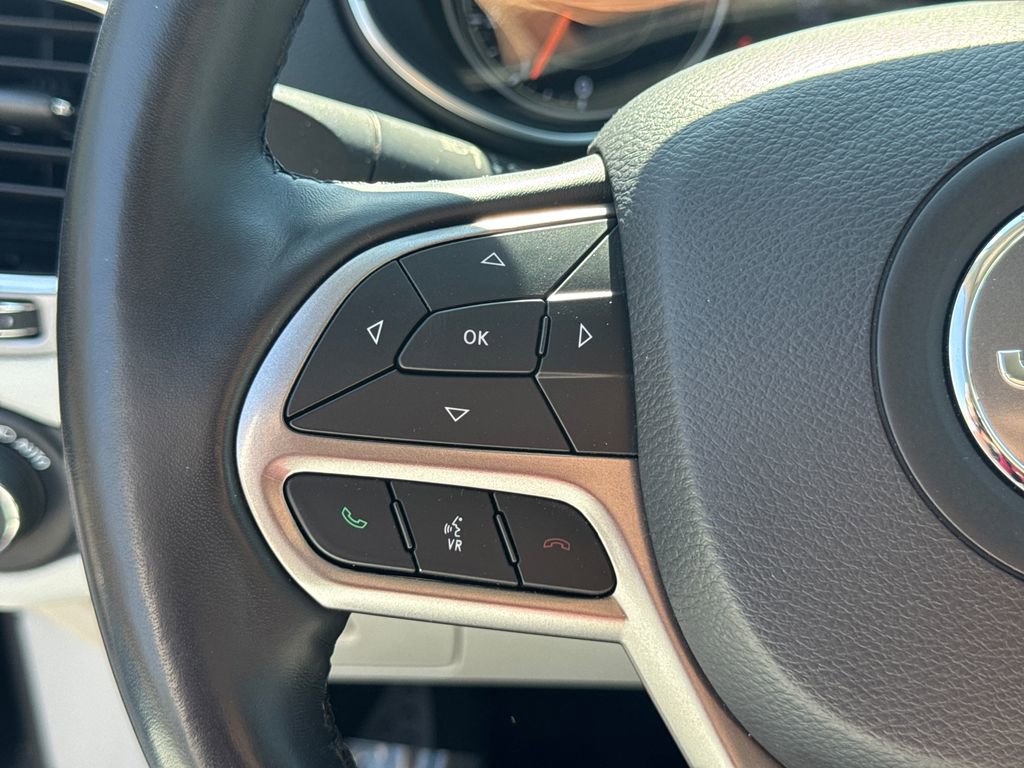 Used 2020 Jeep Cherokee Limited image 25