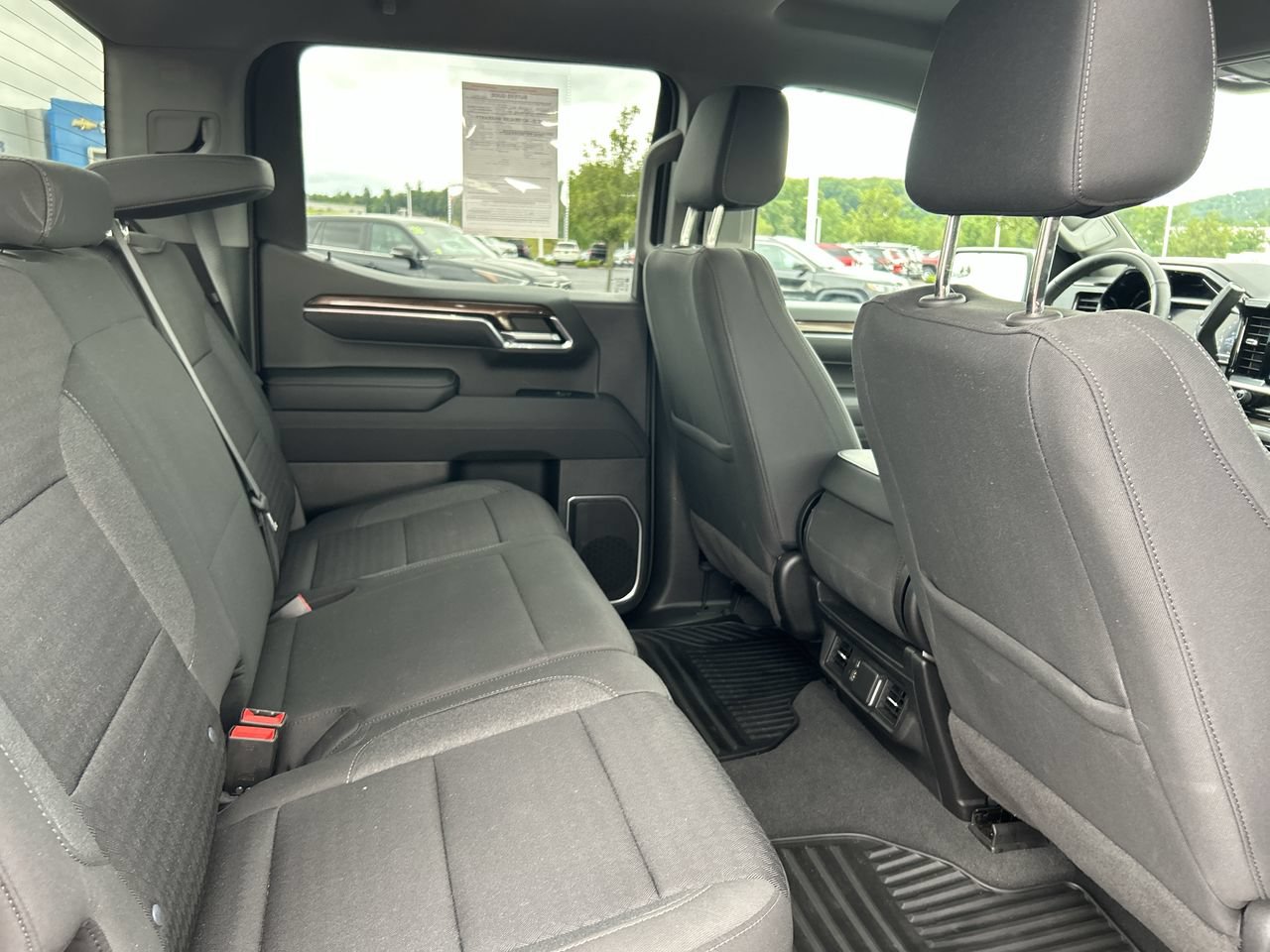 Used 2023 Chevrolet Silverado 1500 LT AWD/4WD image 19