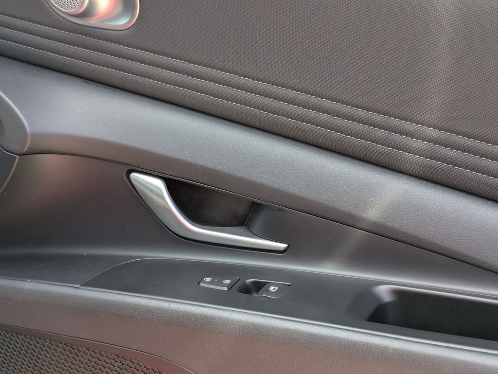 Used 2025 Hyundai Elantra SEL FWD image 33