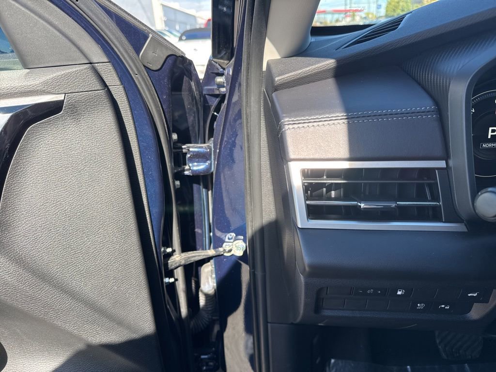 Used 2023 Mitsubishi Outlander SE image 12