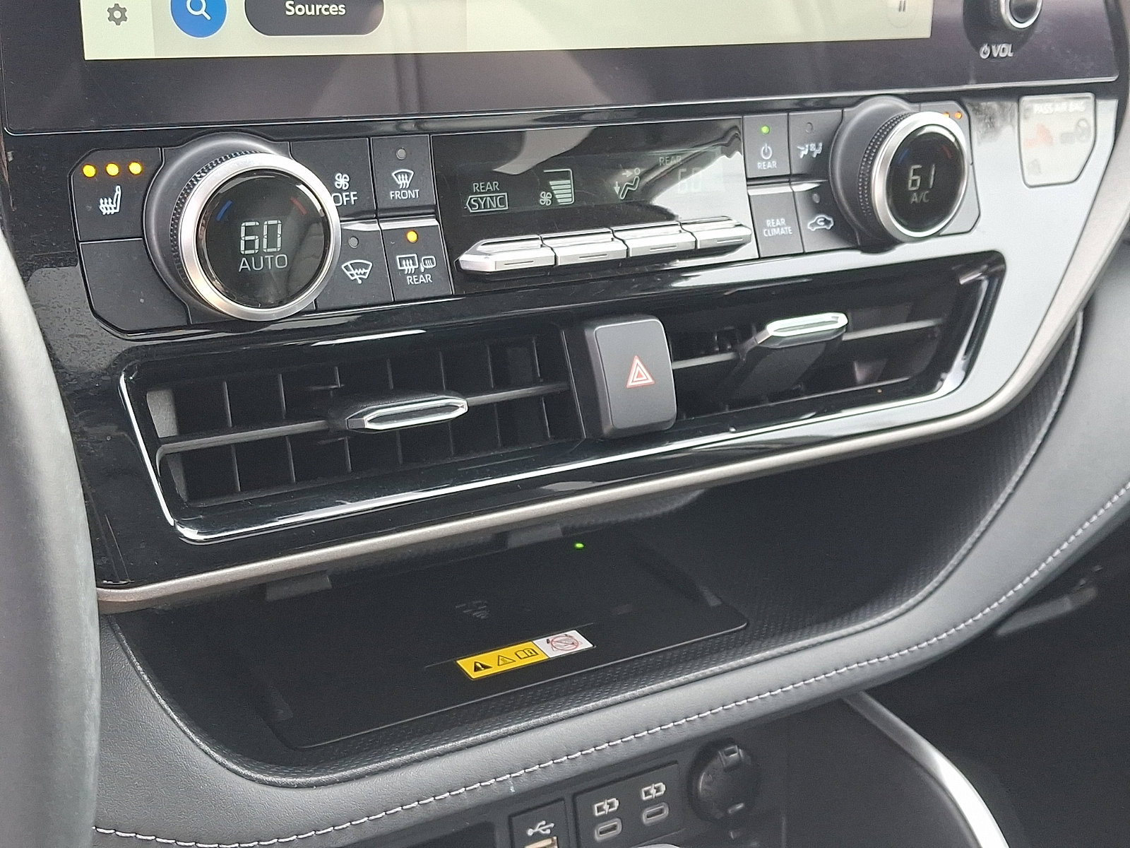 Used 2023 Toyota Highlander XLE image 16