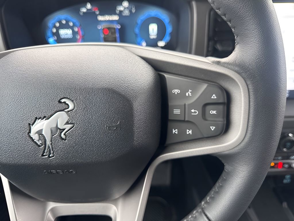 Used 2025 Ford Bronco Badlands image 14