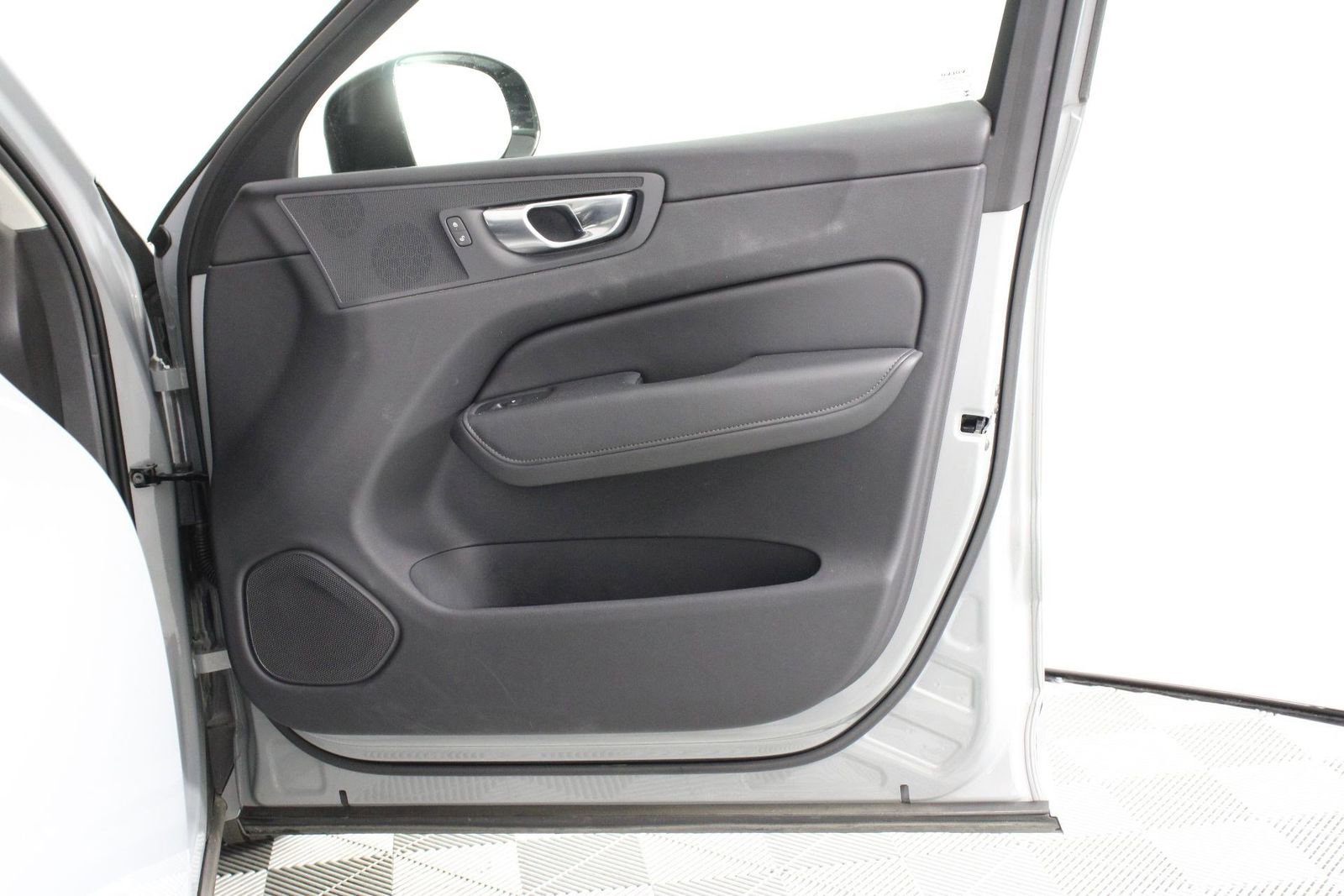 Certified 2025 Volvo XC60 B5 Core AWD/4WD image 21