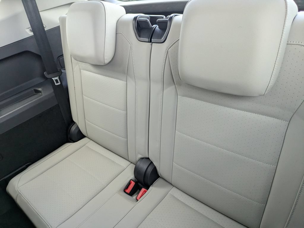 Used 2018 Volkswagen Tiguan SE FWD image 17