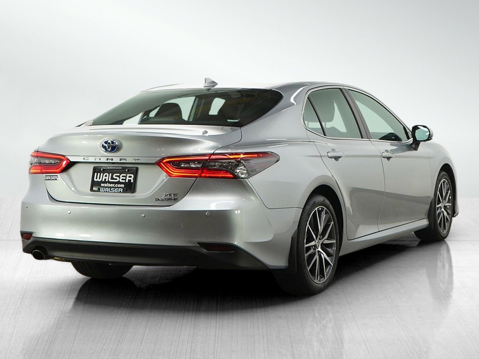 Used 2024 Toyota Camry XLE w/ Navigation Package FWD image 5
