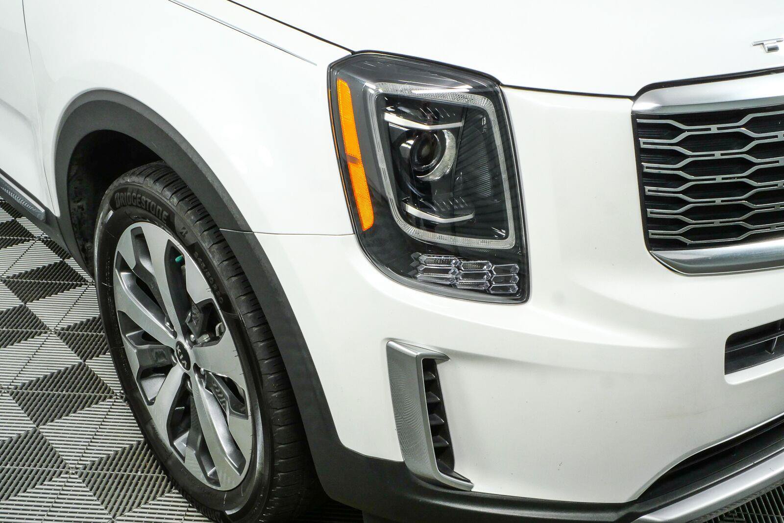 Used 2020 Kia Telluride EX w/ EX Premium Package FWD image 40