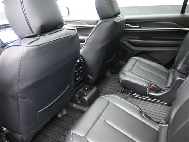 Used 2025 Jeep Grand Cherokee L Limited w/ Black Appearance Package image 25