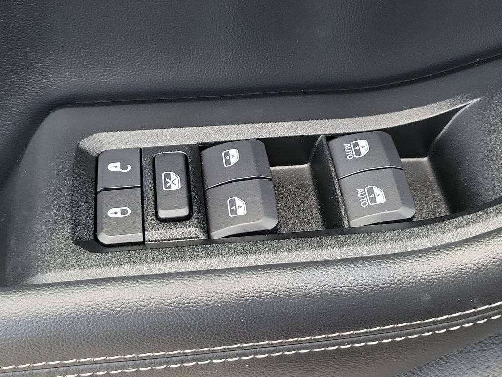 Used 2025 Jeep Grand Cherokee Laredo X RWD image 28