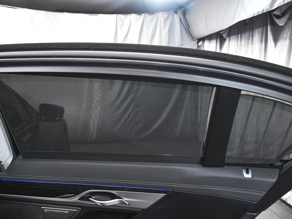Used 2022 BMW 740i xDrive w/ M Sport Package AWD/4WD image 19