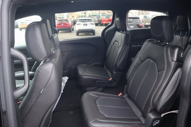 New 2026 Chrysler Voyager LX image 17
