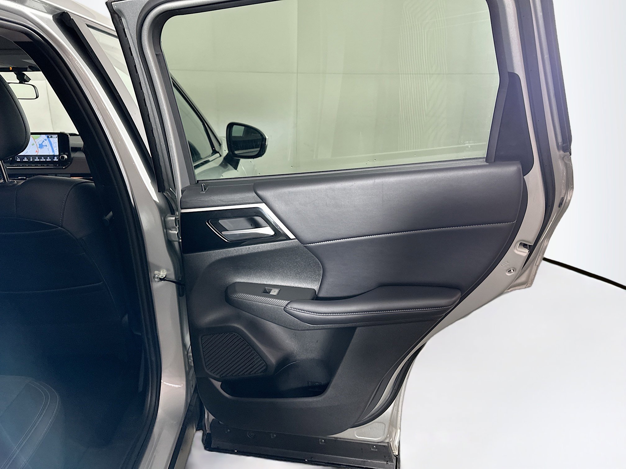 Used 2024 Mitsubishi Outlander SE image 32