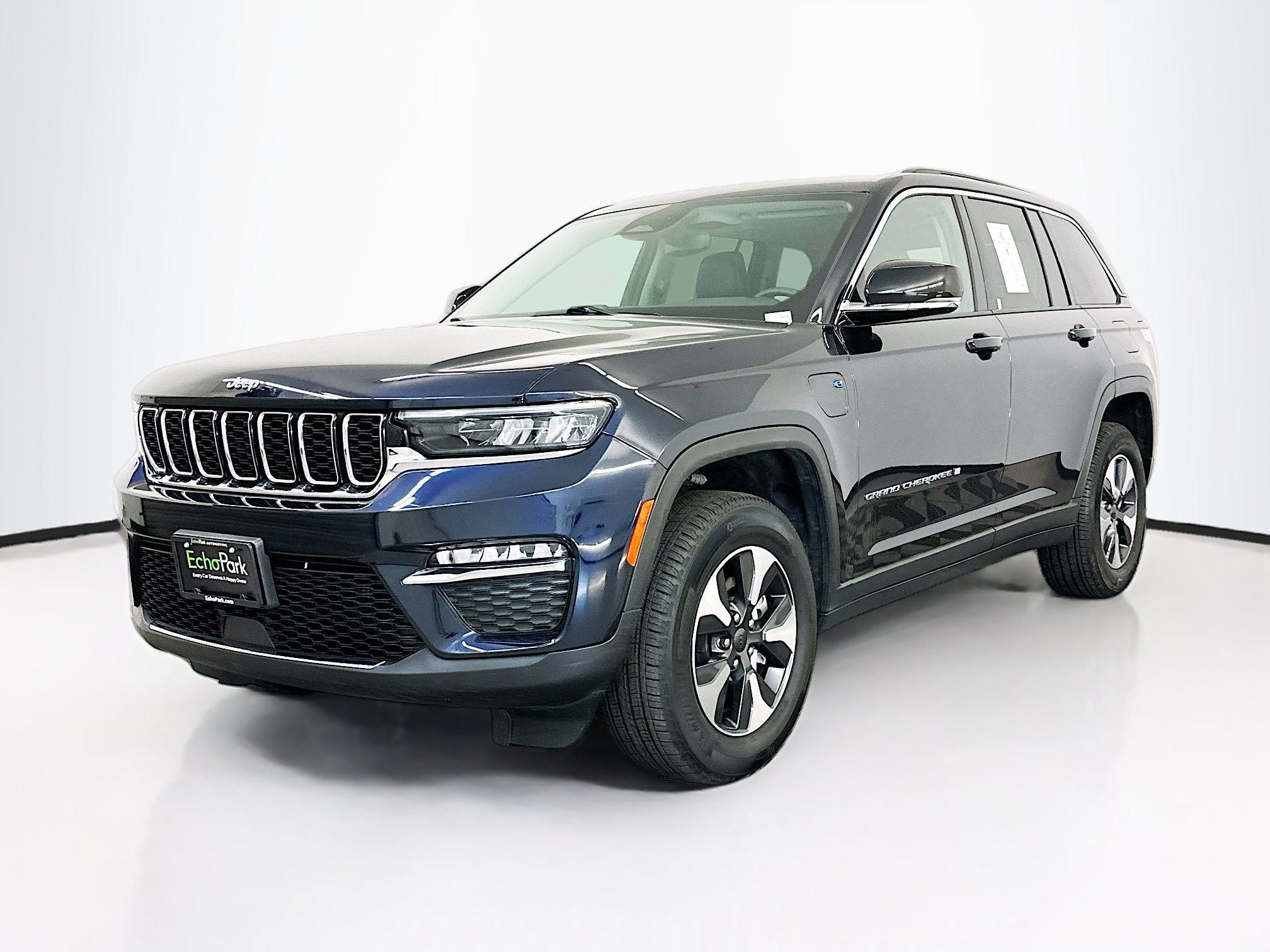 Used 2023 Jeep Grand Cherokee 4WD 4xe image 3