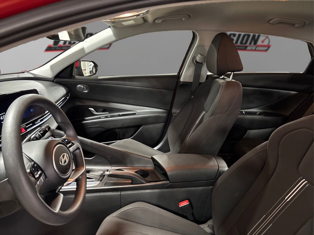 Used 2024 Hyundai Elantra SEL image 9