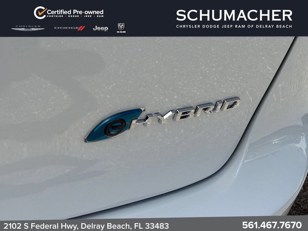 Used 2025 Chrysler Pacifica Select FWD image 16