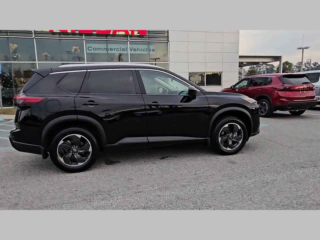 Used 2024 Nissan Rogue SV w/ SV Premium Package image 34