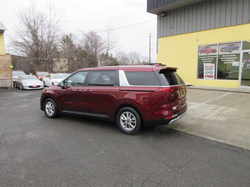 Used 2022 Kia Carnival LX image 3
