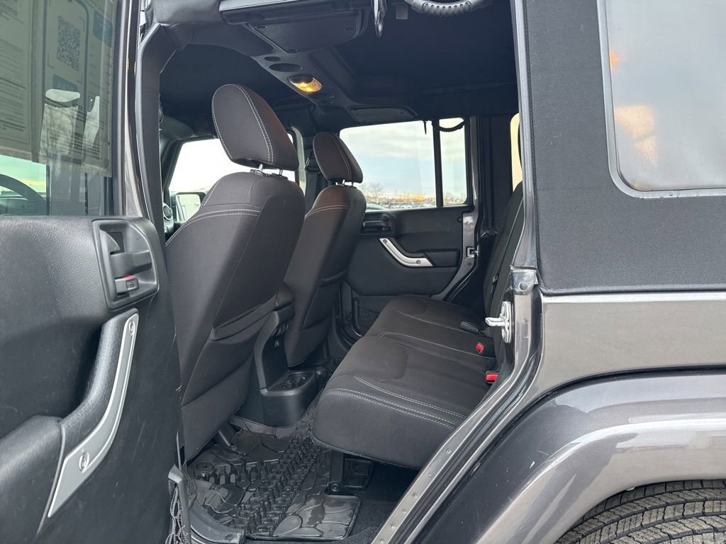 Used 2017 Jeep Wrangler Unlimited Sahara image 29