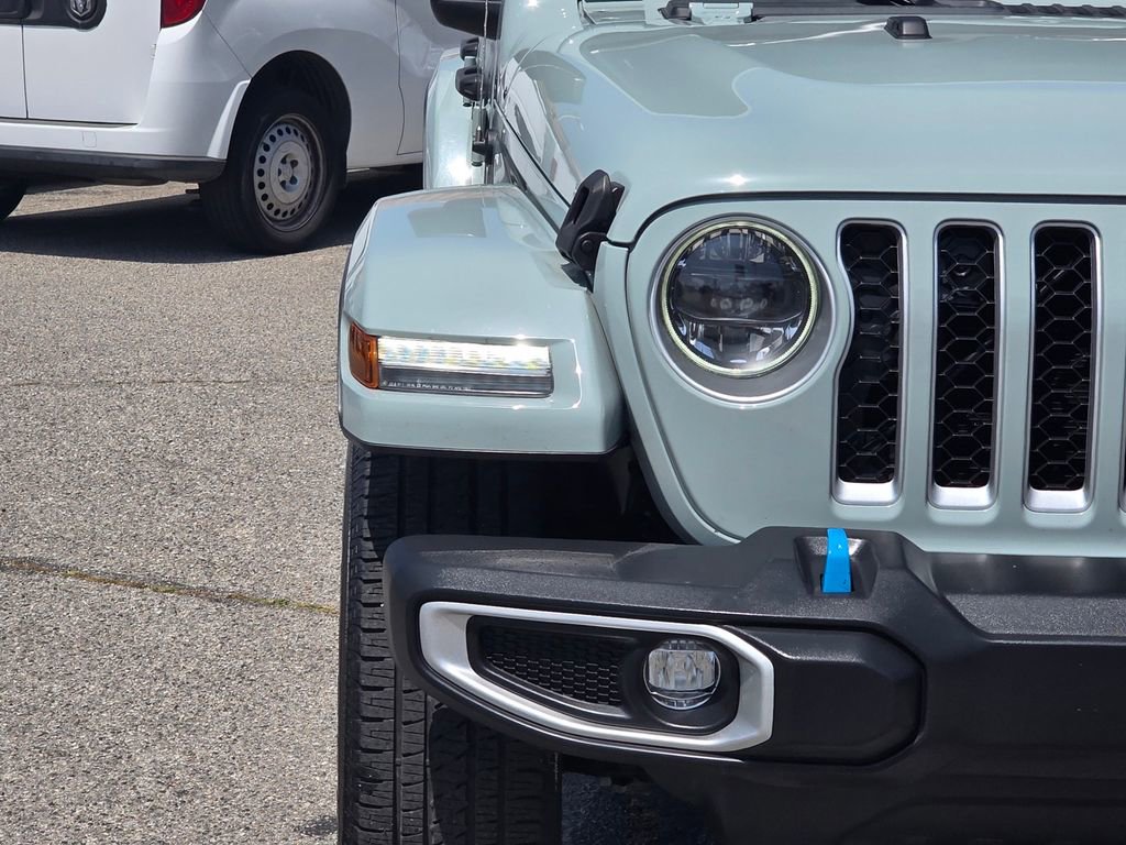 Used 2023 Jeep Wrangler Unlimited Sahara AWD/4WD image 3