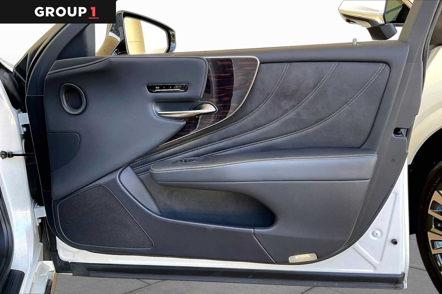 Used 2022 Lexus LS 500 w/ Interior Upgrade Package RWD image 20