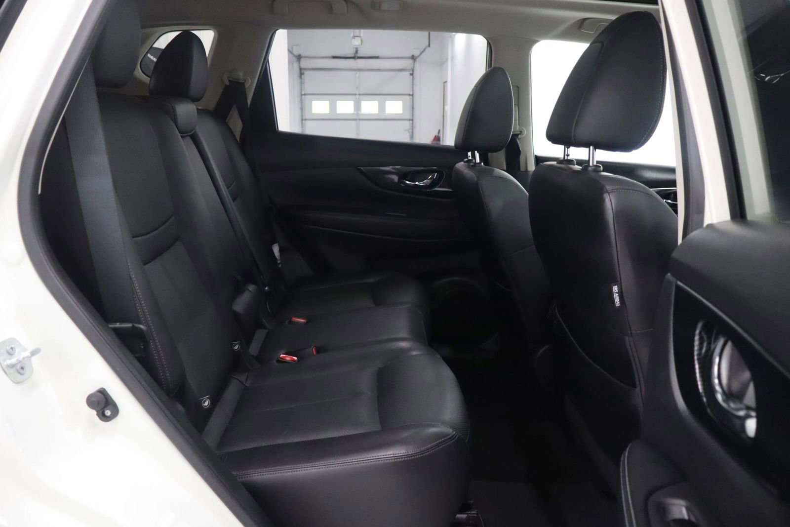Used 2017 Nissan Rogue SL w/ SL Premium Package AWD/4WD image 18