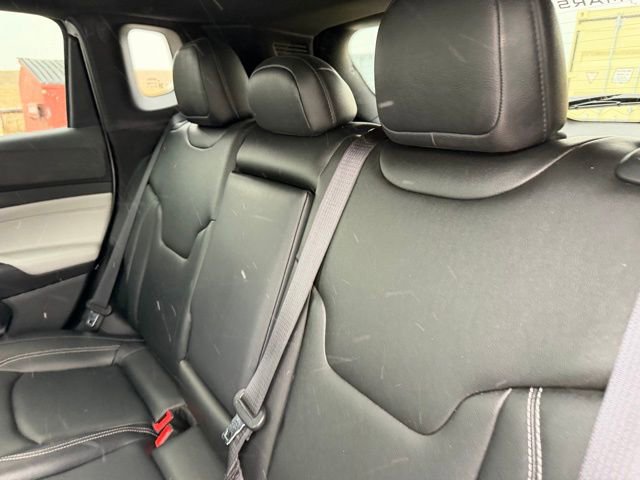 Used 2025 Jeep Compass Limited image 12