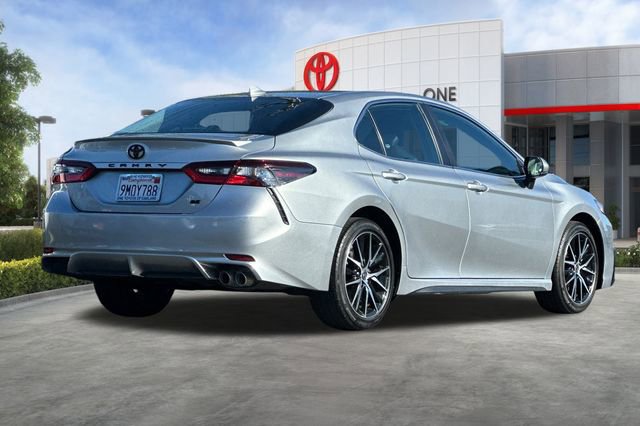 Used 2024 Toyota Camry SE w/ Blackout Package (TMS) image 4