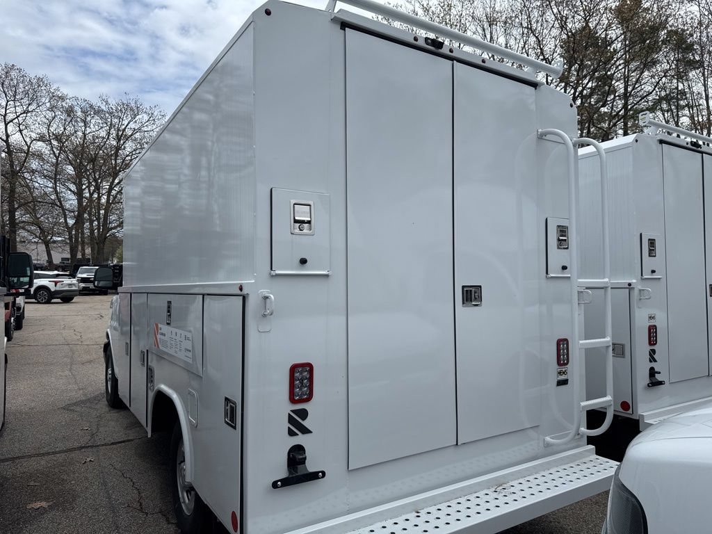 New 2025 Chevrolet Express 3500 w/ Power Convenience Package RWD image 5