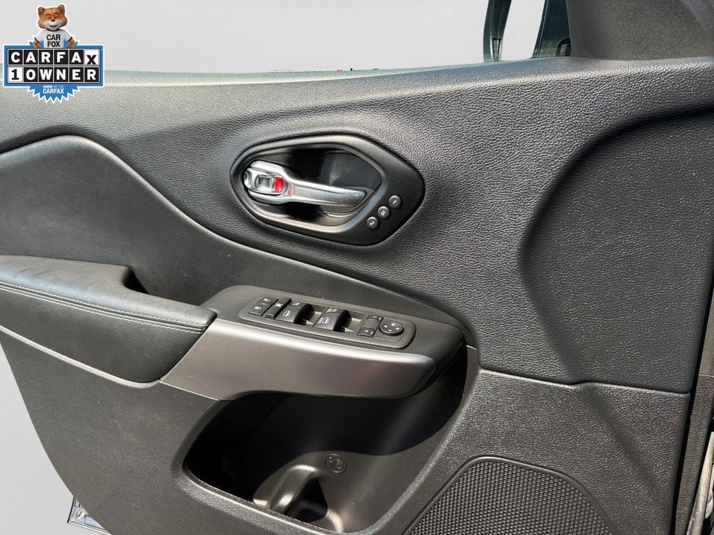 Certified 2022 Jeep Cherokee Limited AWD/4WD image 27