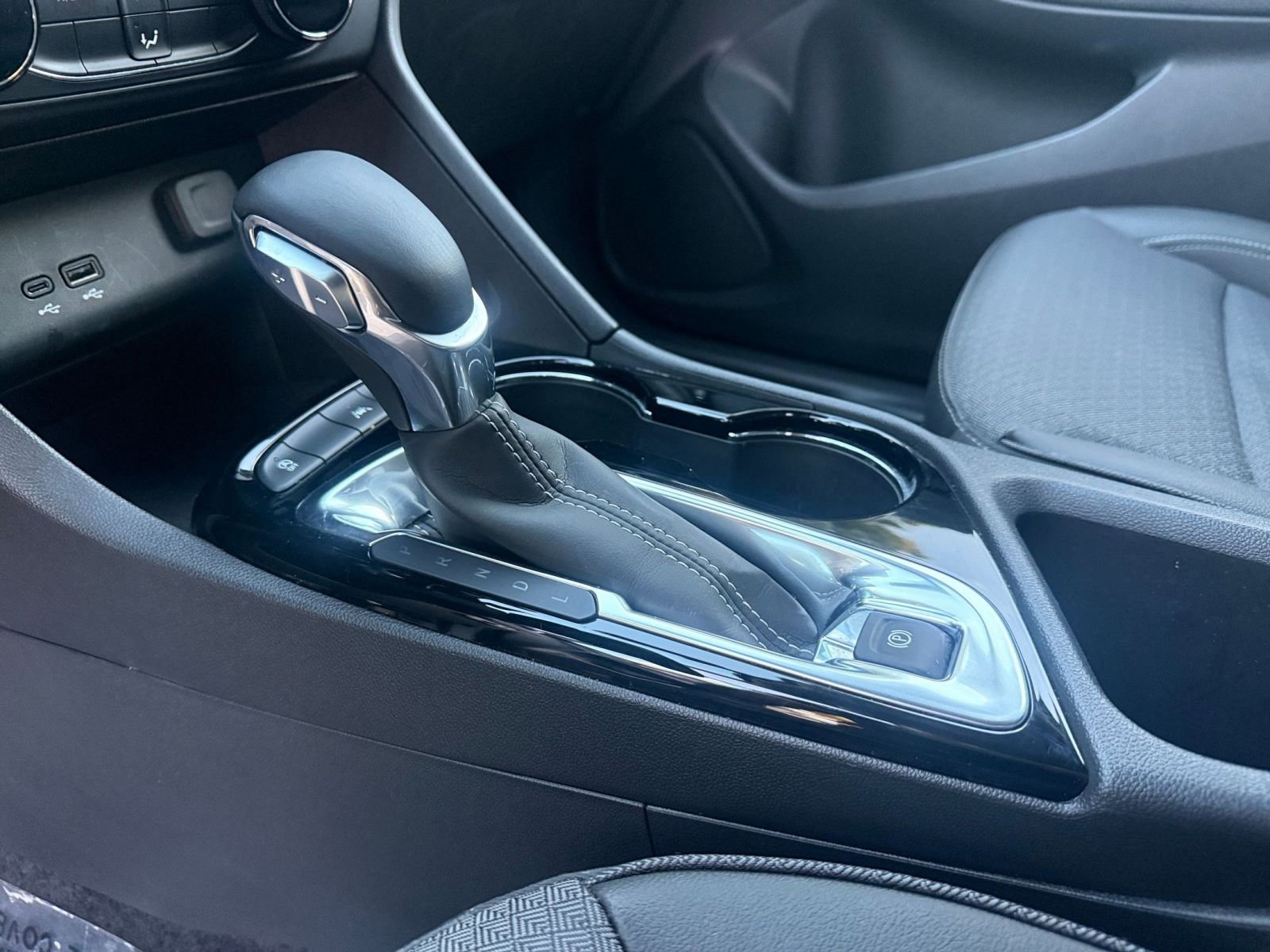 Used 2025 Buick Encore GX Preferred image 37