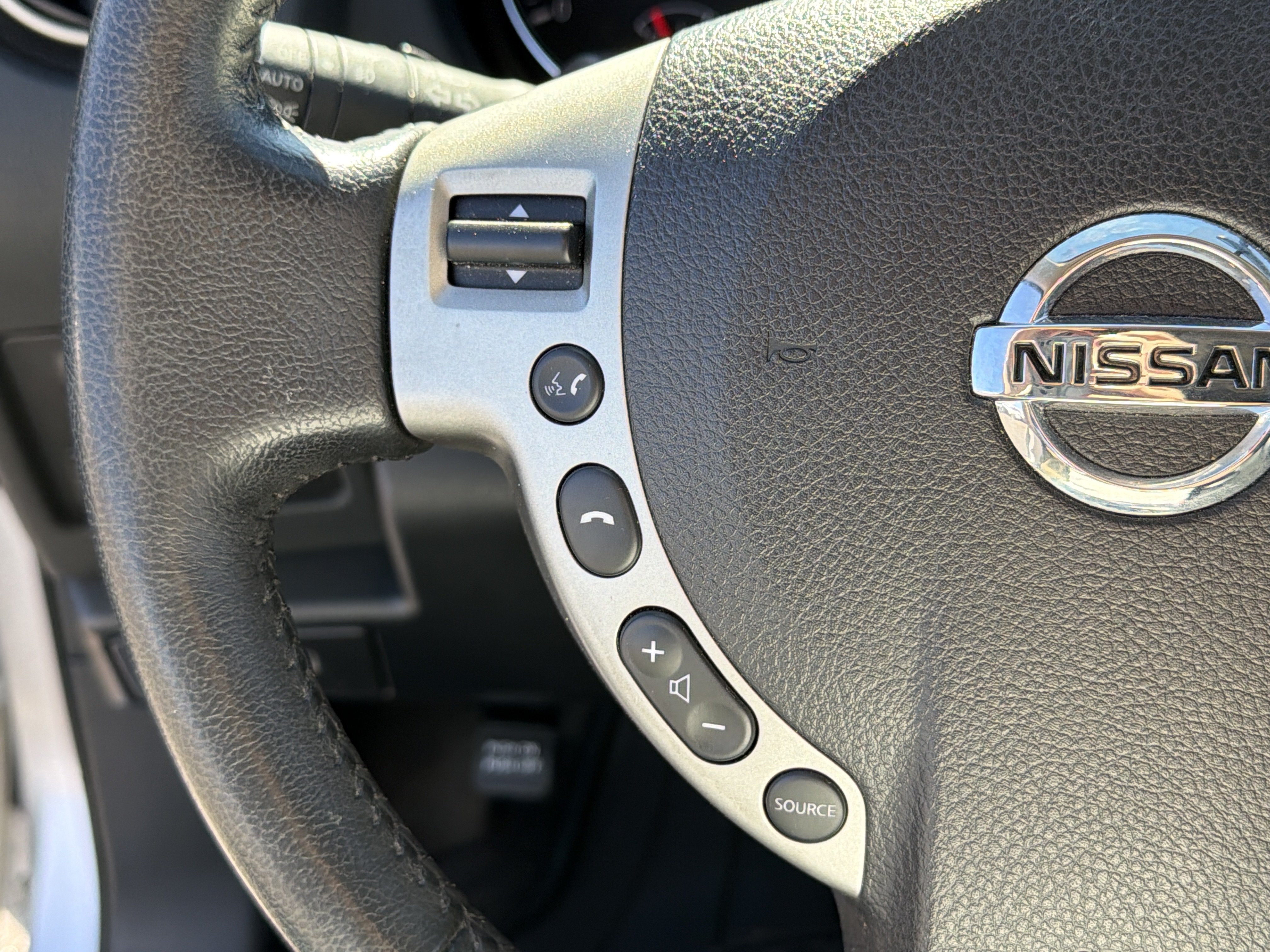 Used 2013 Nissan Rogue SL AWD/4WD image 26