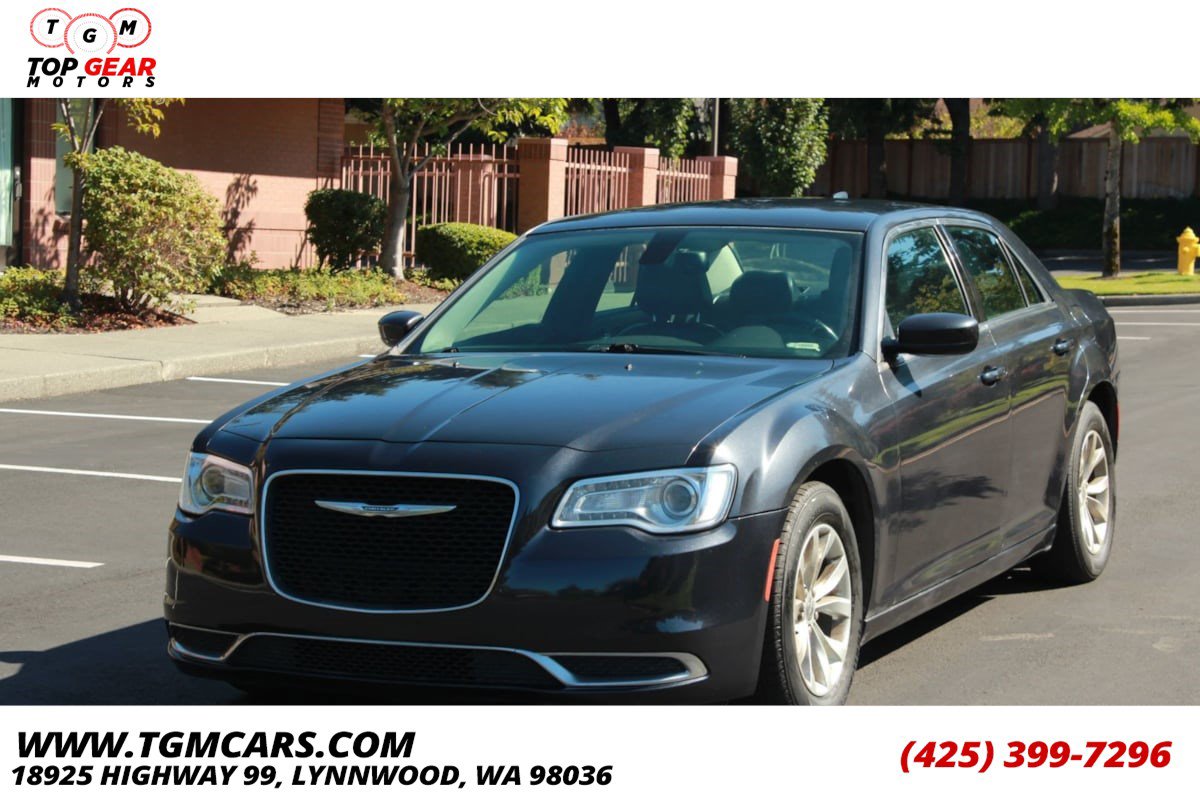 Used 2015 Chrysler 300 Limited RWD image 1