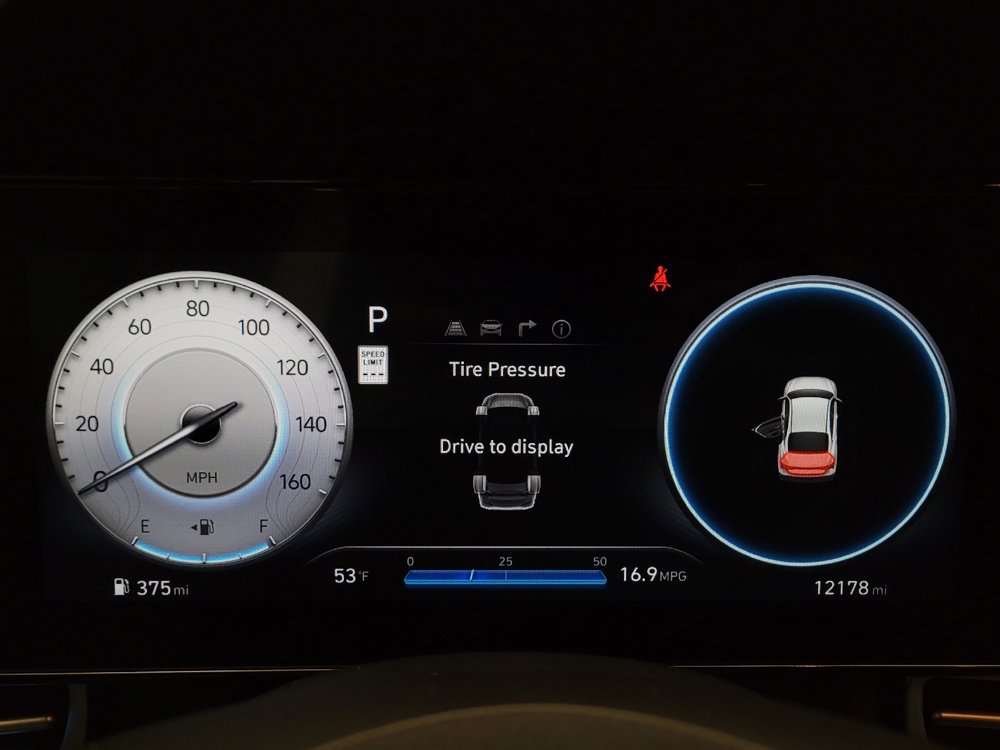 Used 2025 Hyundai Elantra SEL image 23