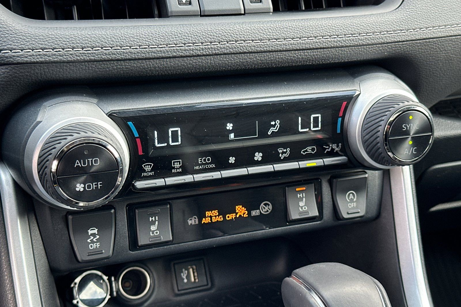 Used 2023 Toyota RAV4 XLE Premium image 28