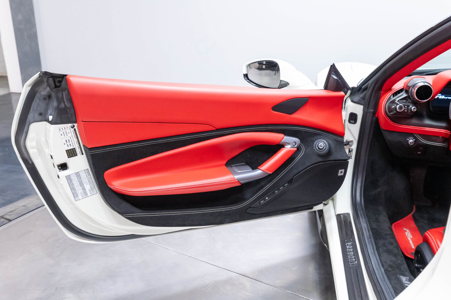 Used 2021 Ferrari F8 Tributo RWD image 6