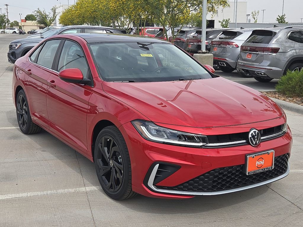 Used 2025 Volkswagen Jetta SE image 2